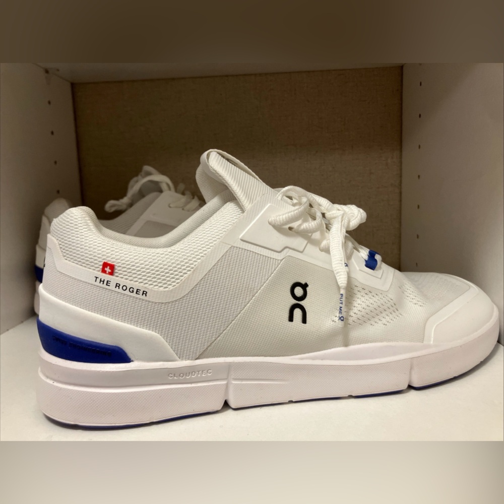 On The Roger Spin Men’s White and Blue Tennis Shoes Size 11 US